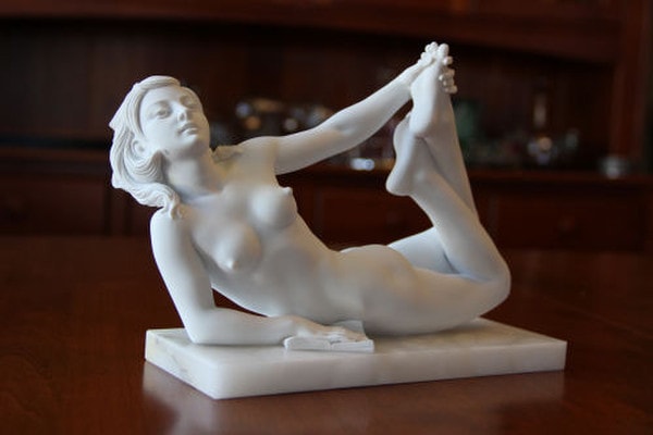 Lolita Statue Female Nude Marble Alabaster Stanley Kubridck Book Woman