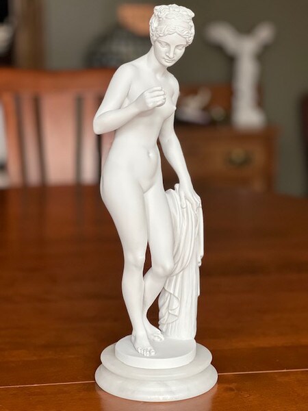 Venus holding Apple By Thorvaldsen Sculptures Replicas Copenhagen