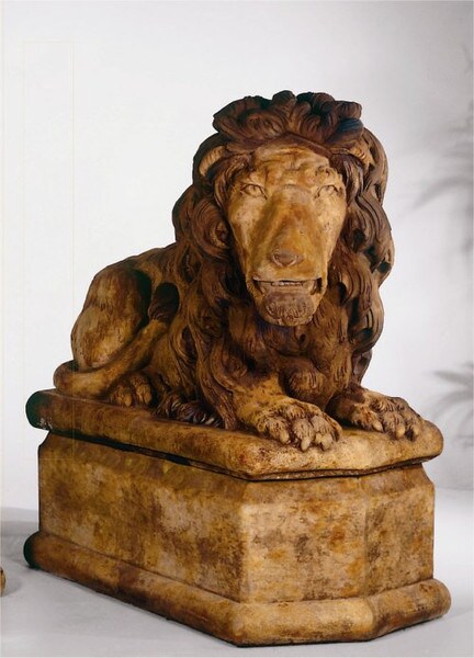 Grand Lion Facing Right Stone Statue & Pedestal Cement Garden