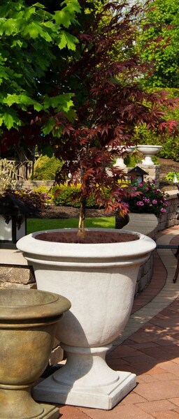 Avanti Orlando Urn Solid Concrete Stone casters garden Vase Cement