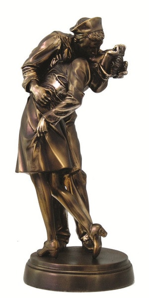 Navy Sailor Kissing Nurse Sculpture World War II Memorial Statue