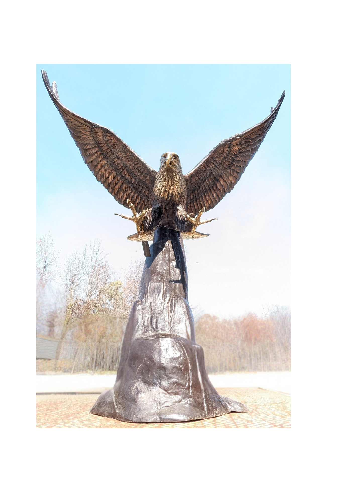 Monumental outdoor bronze eagle on sculpted tree trunk