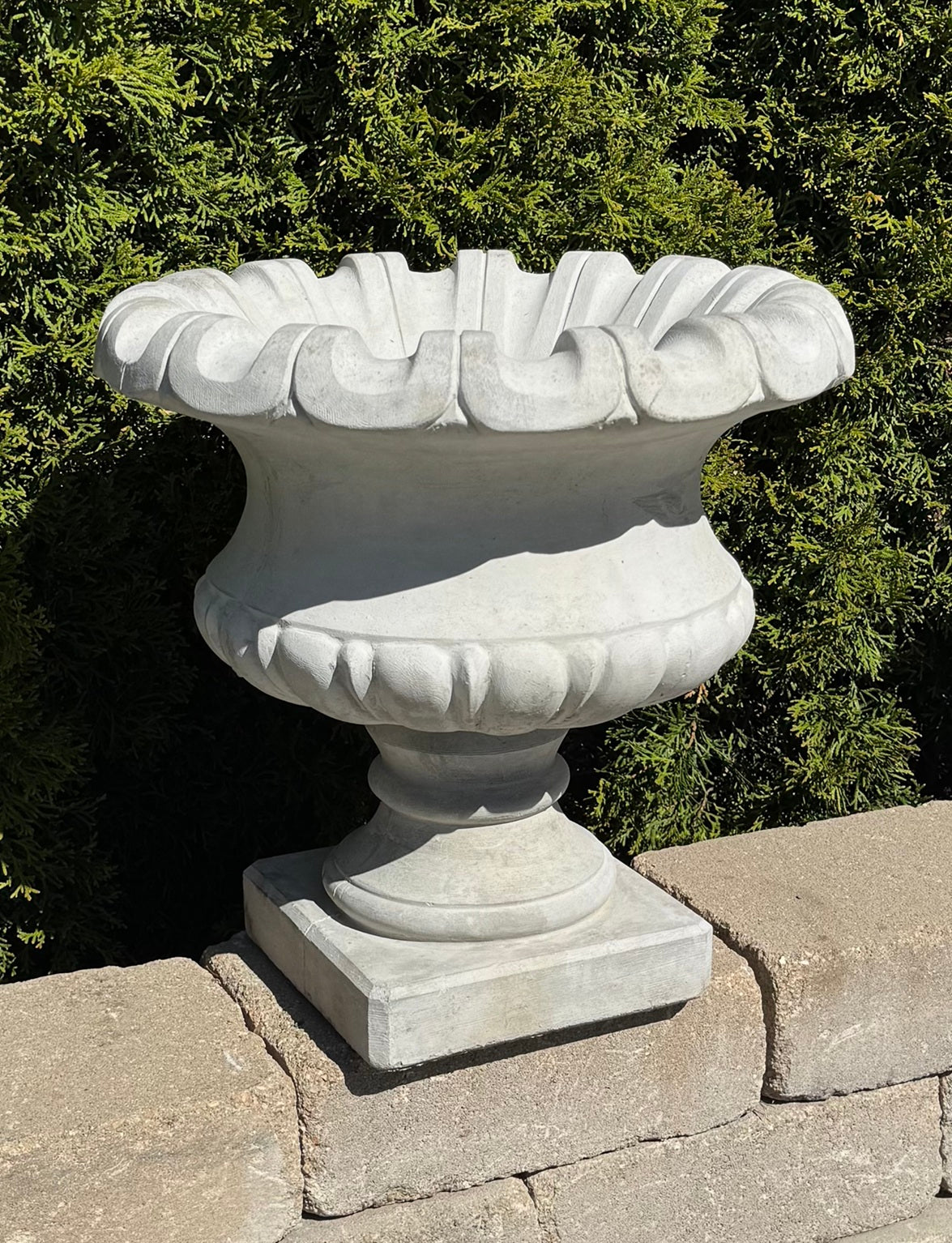 Regent scallop garden urn planter cast stone made in America