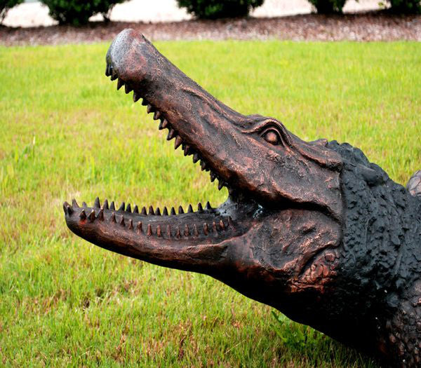Alligator Water Feature Fountain life size garden sculptures bronze large