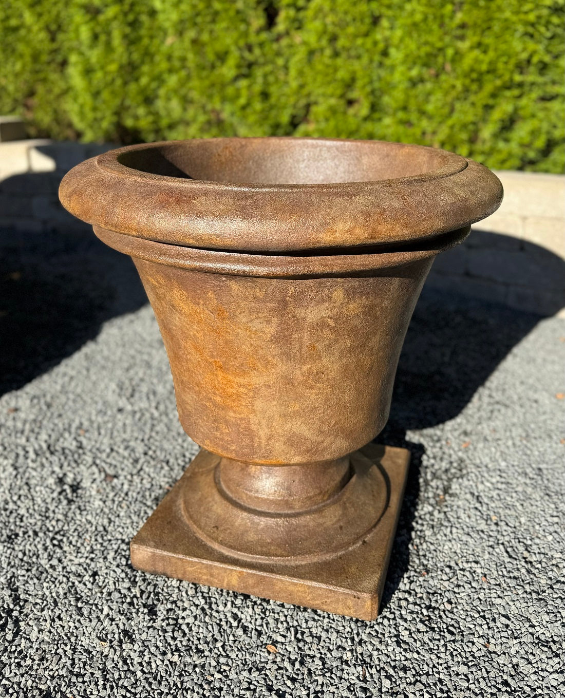 Avanti Capri architectural garden planter high-end urn and planting pots