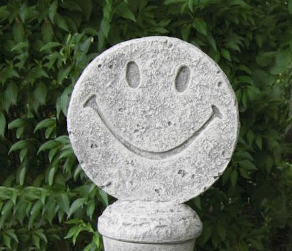 Smiley Sign Symbol Sculptural Statue Hippie Sculpture Be happy slogan