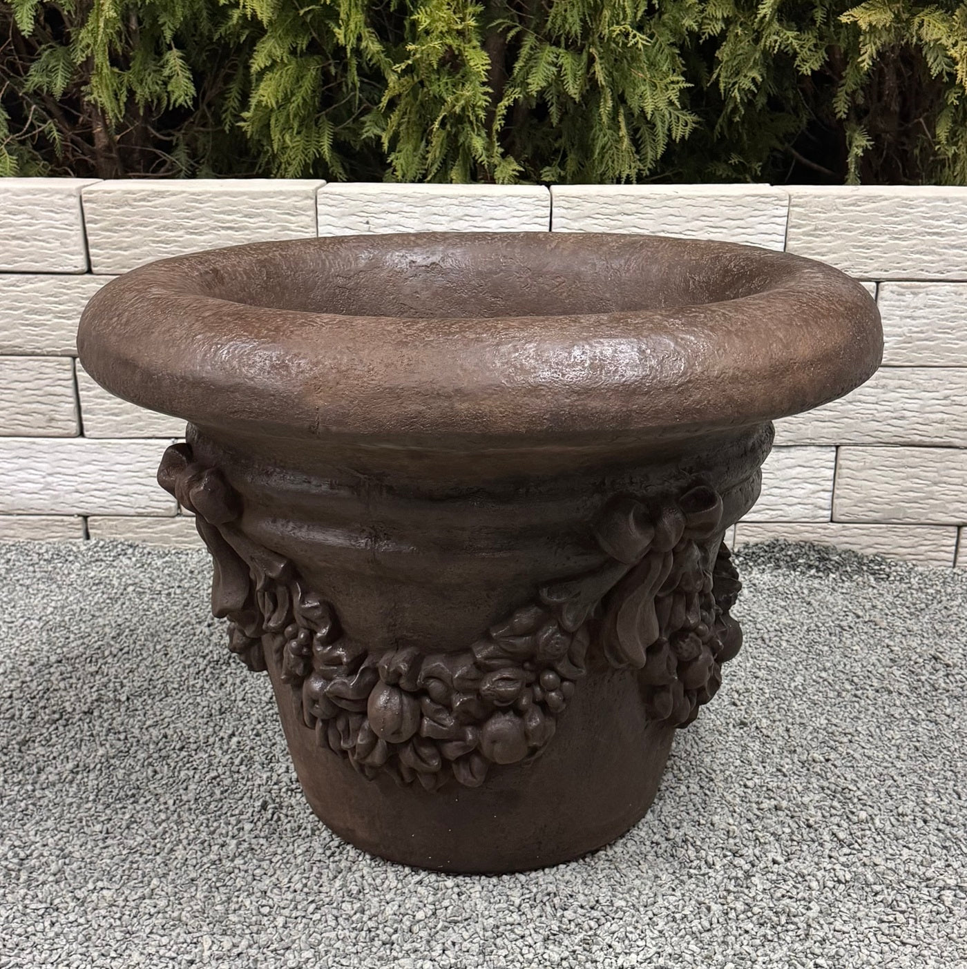 Palm Pot Classico Planter with Della Robbia Relief