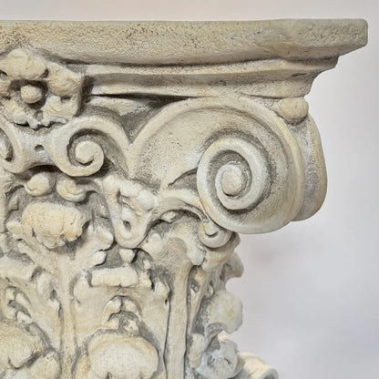 Double-sided Corinthian column with acanthus capitals close up of details corner