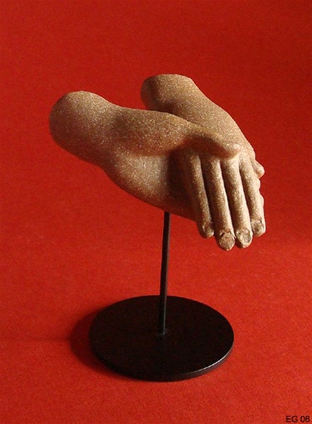 Lovers hands sculpture of Akhenaton and Nefertiti Egypt