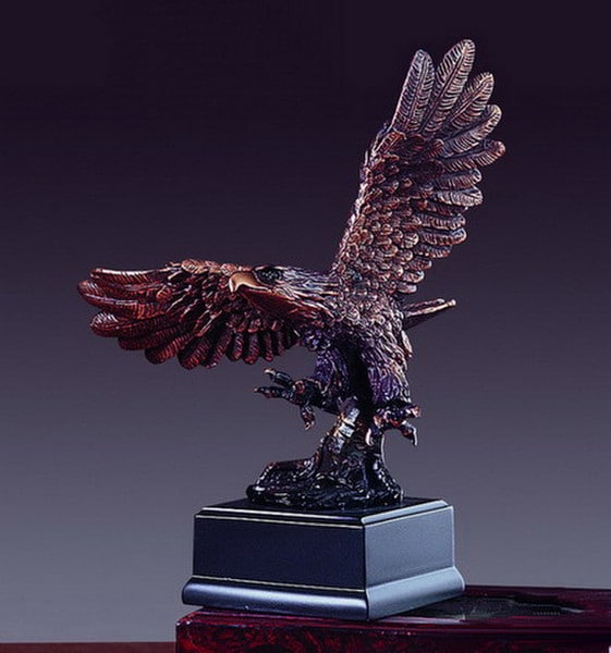 Eagle Soaring figurine boy Scouts of America tribut statue bronze