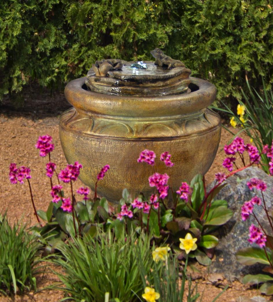 Frogs Patio Bubbler Fountain with light and lily pad top