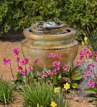 Frogs Patio Bubbler Fountain with light and lily pad top
