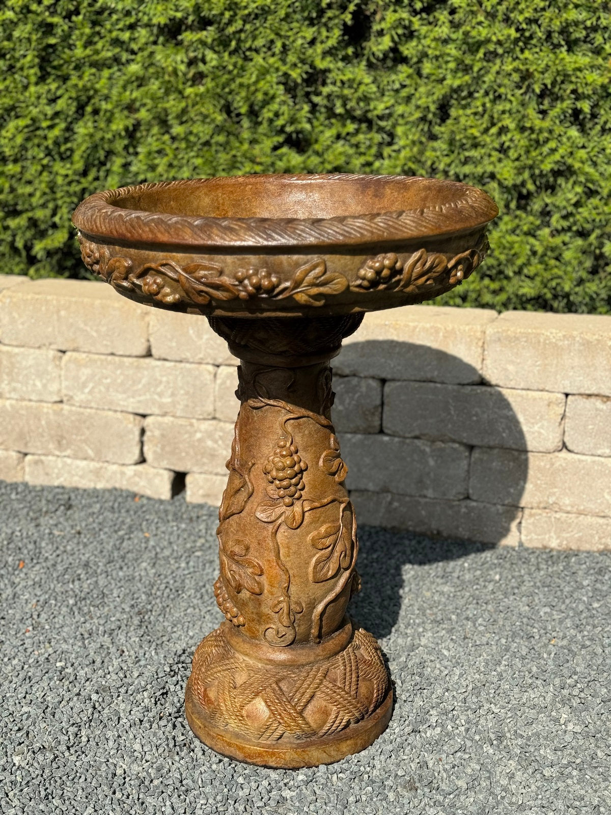 Small Grape leaf classical bird bath cast stone  wine country design high-relief