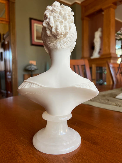 Manon Lescaut is a refined sculptural tribute to one of the most captivating heroines in French literature