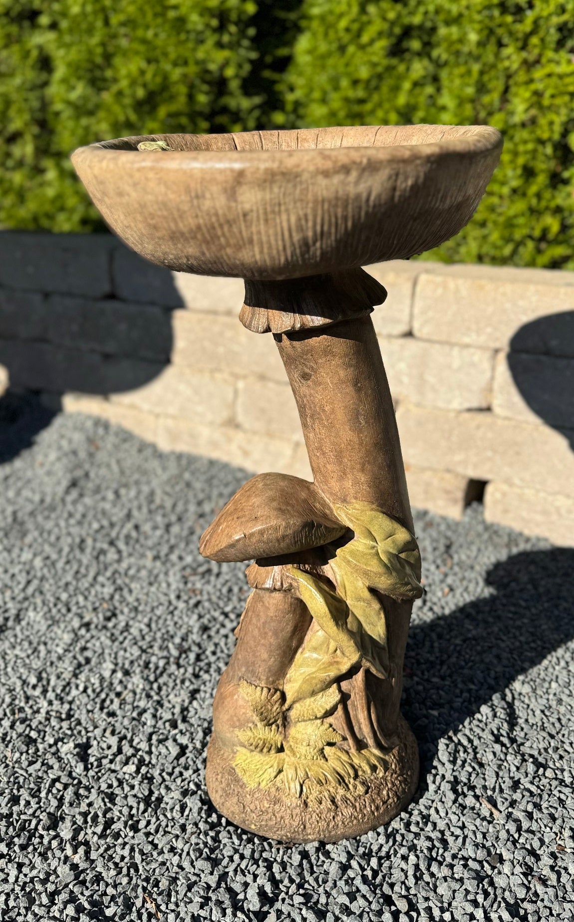 Woodland style birdbath for cottage garden mushroom basin sculpted frog in bowl