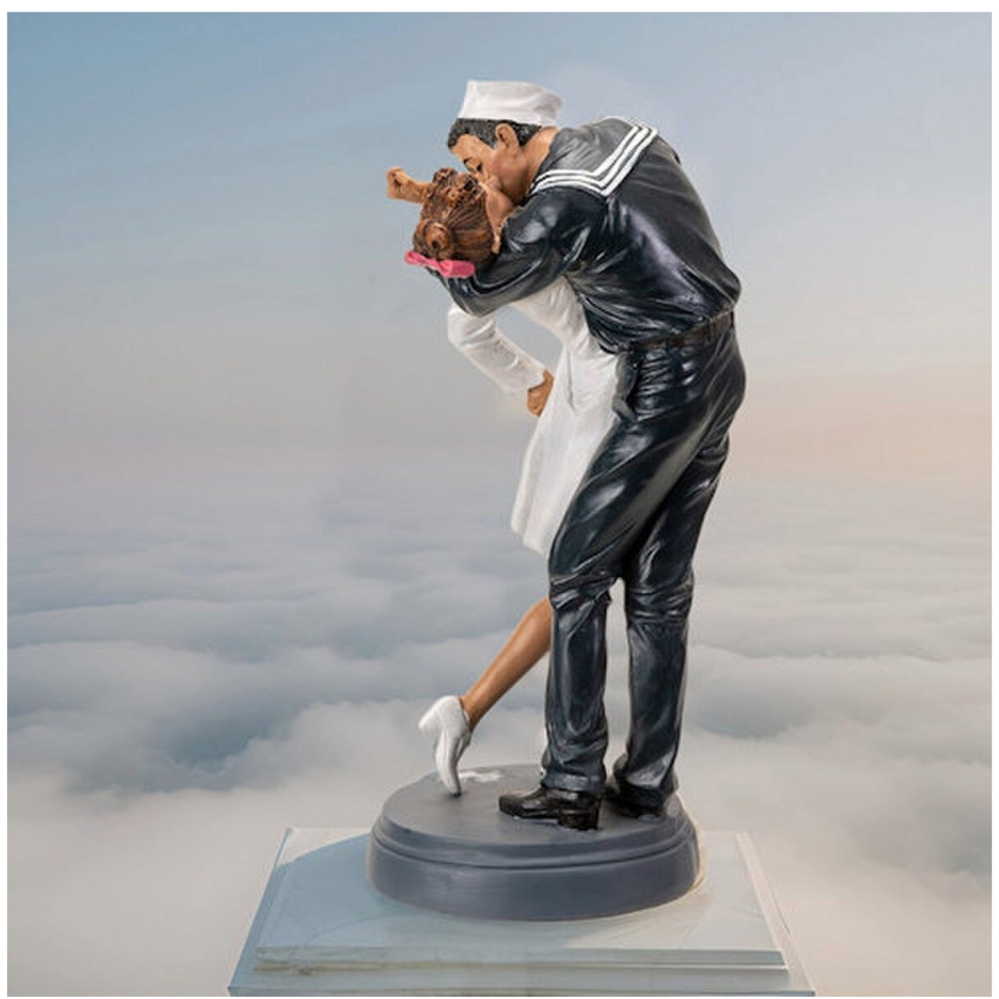 Navy Sailor Victory Kissing Nurse Statue