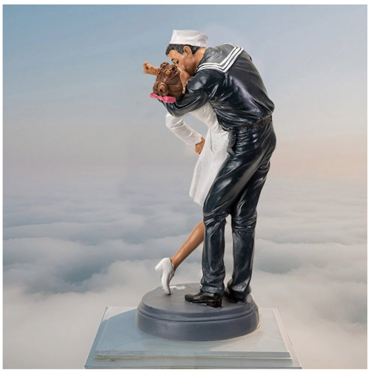 Navy Sailor Victory Kissing Nurse Statue
