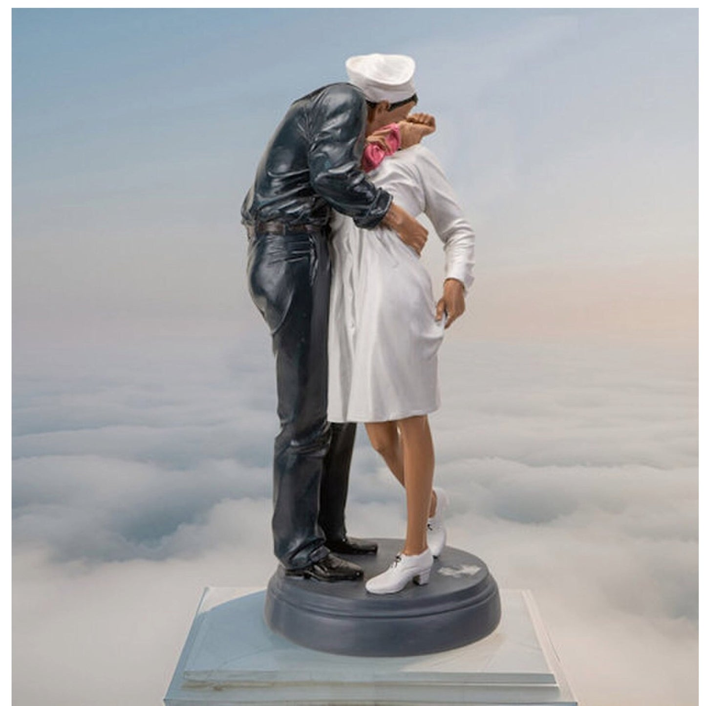 Navy Sailor Victory Kissing Nurse Statue