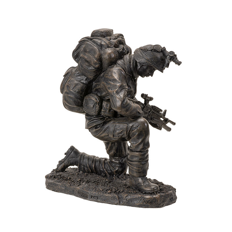 Bronze statue of a soldier with a rifle on a white background Kneeling soldier