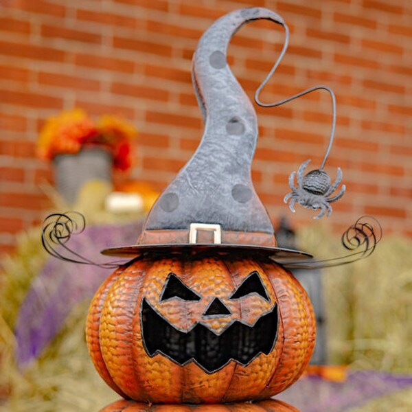 Pumpkins Jack-O-Lantern Totem Decoration close up of hat and spider