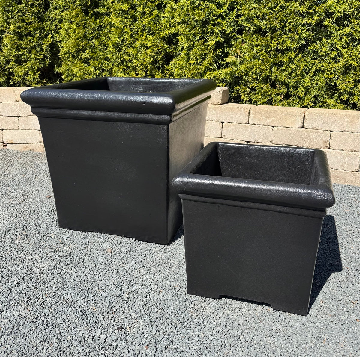 coordinated garden or entrance display with this Large and Medium Square Planter Set