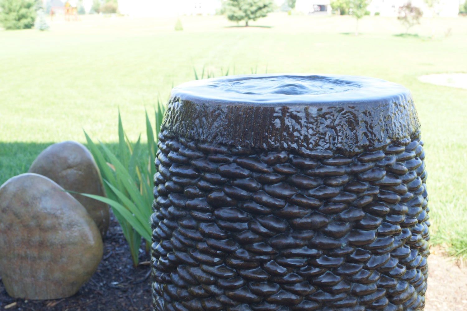 Top view Cast stone pebble column fountain with round water basin